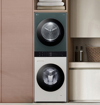 Fotografia tregon WashTower të vendosur në një dhomë larjeje.