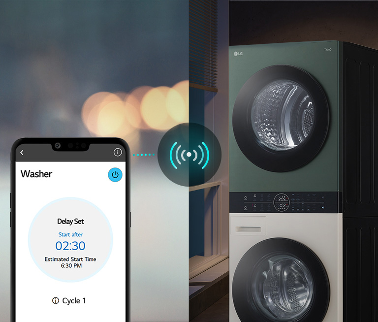 Imazhi tregon një telefon jashtë që ndjek ciklin e larjes në aplikacionin ThinQ dhe një WashTower në shtëpi.